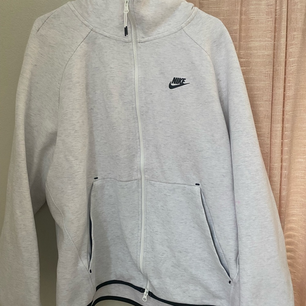 Nike teckfit jacket size xxl white in color